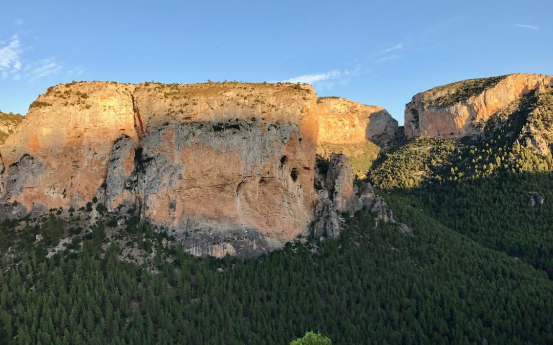 Ruta de Senderismo en Santiago de la Espada: Descubre los Caminos de la Sierra